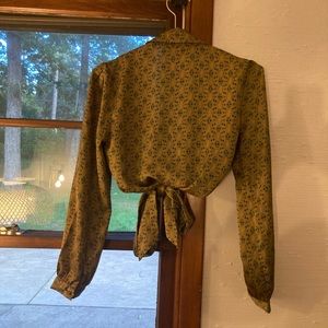 Long Sleeve Tie Crop Top